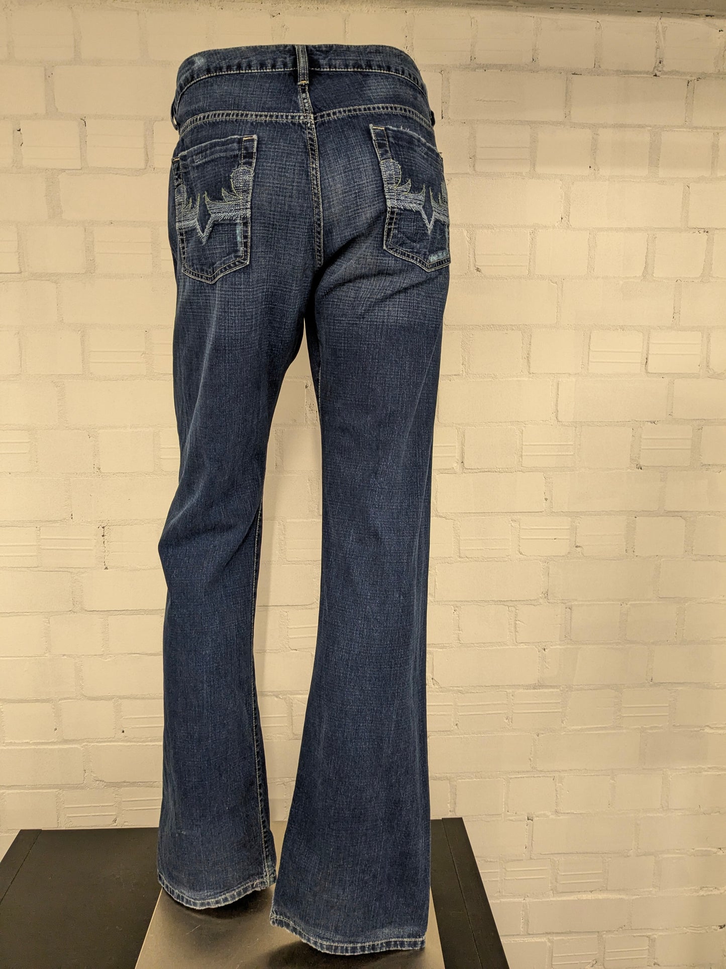 Jeans der Dieselindustrie. Blau gefärbt. Größe W36 - L34.