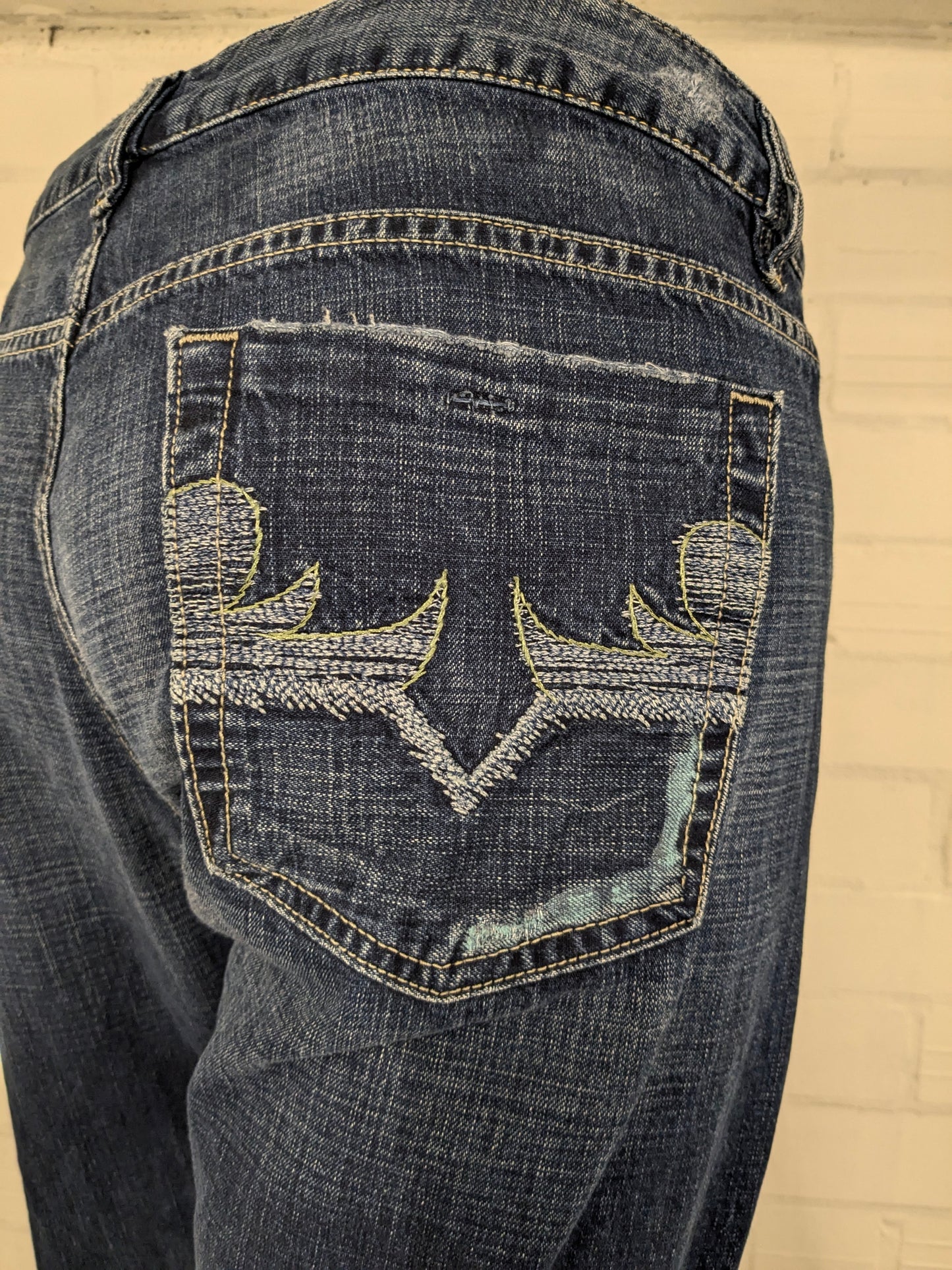 Jeans der Dieselindustrie. Blau gefärbt. Größe W36 - L34.