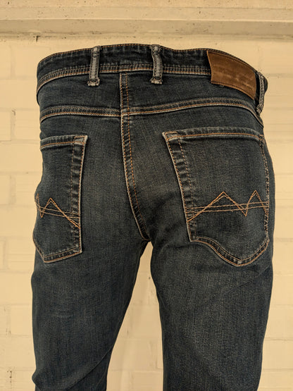 MAC jeans jeans. Donker Blauw gekleurd. Maat W34 - 32. stretch.