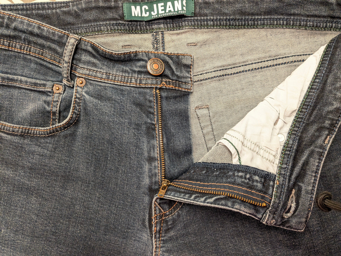 MAC jeans jeans. Donker Blauw gekleurd. Maat W34 - 32. stretch.