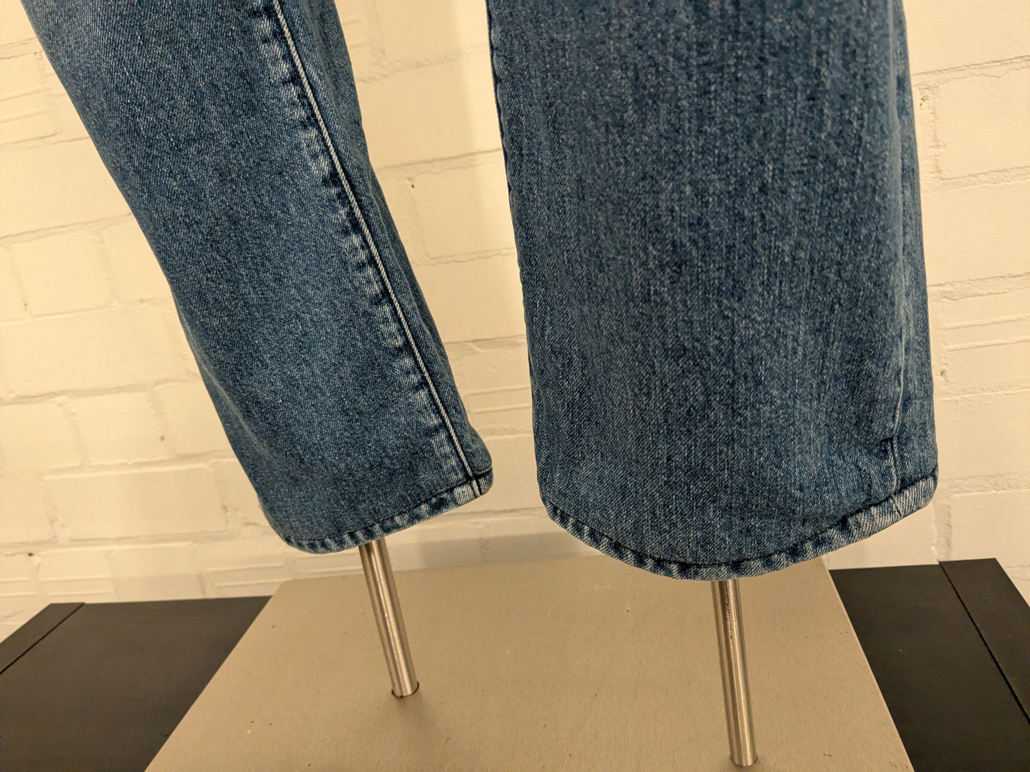 Boss Hugo Boss Jeans. Blau gefärbt. Größe W31 - L30. Ordentlich verkürzt.