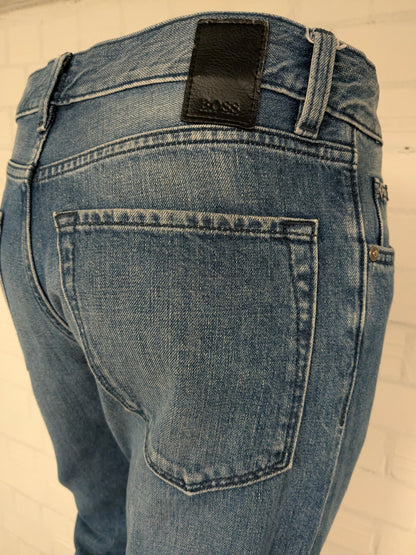 Boss Hugo Boss Jeans. Blau gefärbt. Größe W31 - L30. Ordentlich verkürzt.