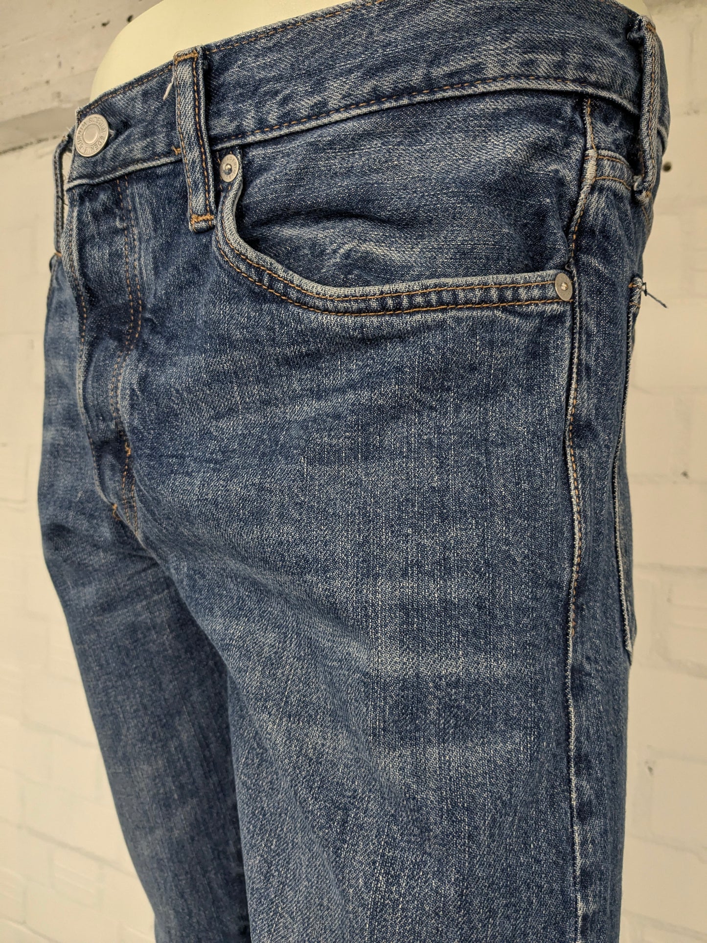 H & M Denim Jeans. Blau gefärbt. Größe W31 - L32. Schlank gerade.