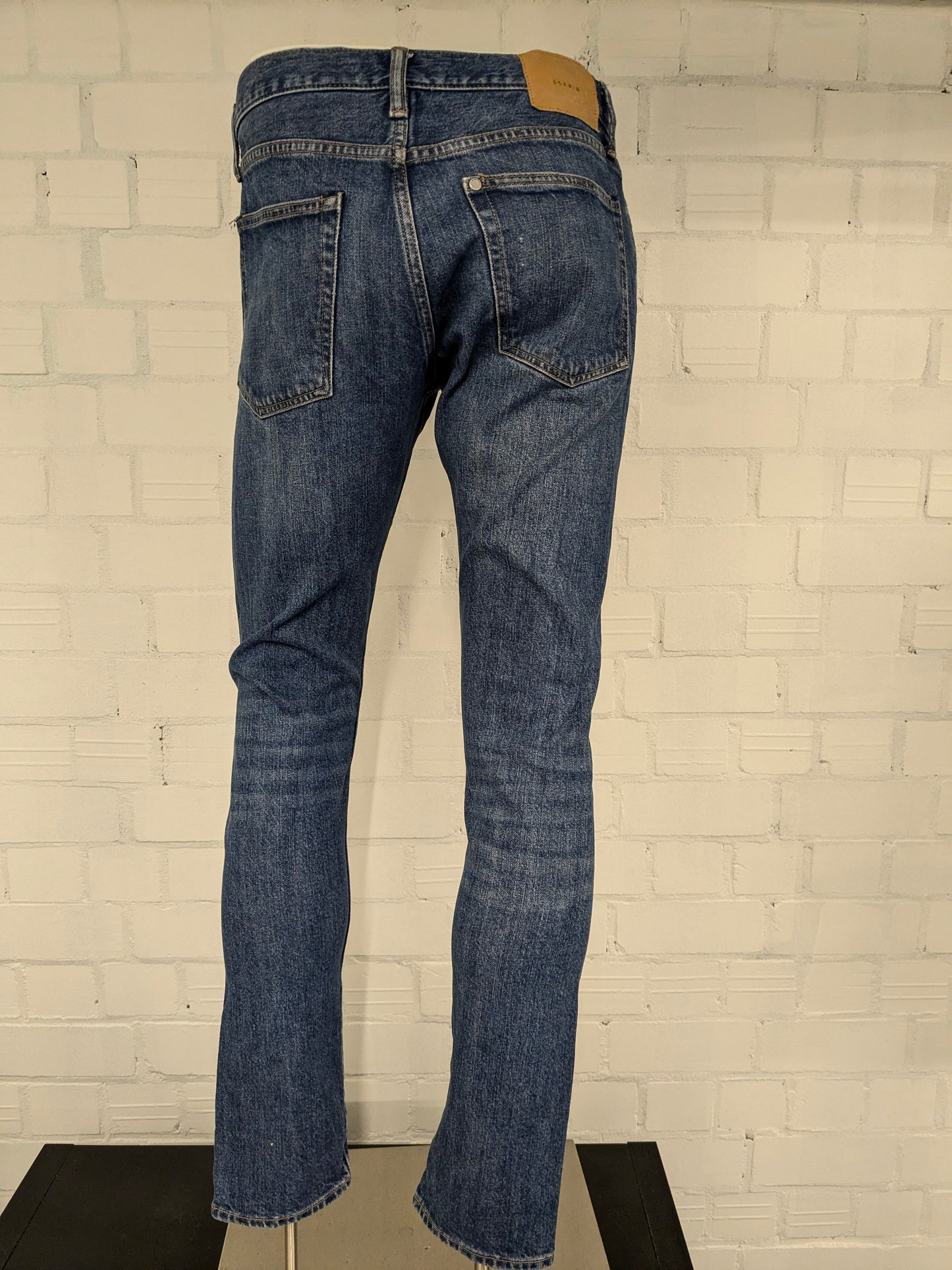 H & M Denim Jeans. Blau gefärbt. Größe W31 - L32. Schlank gerade.