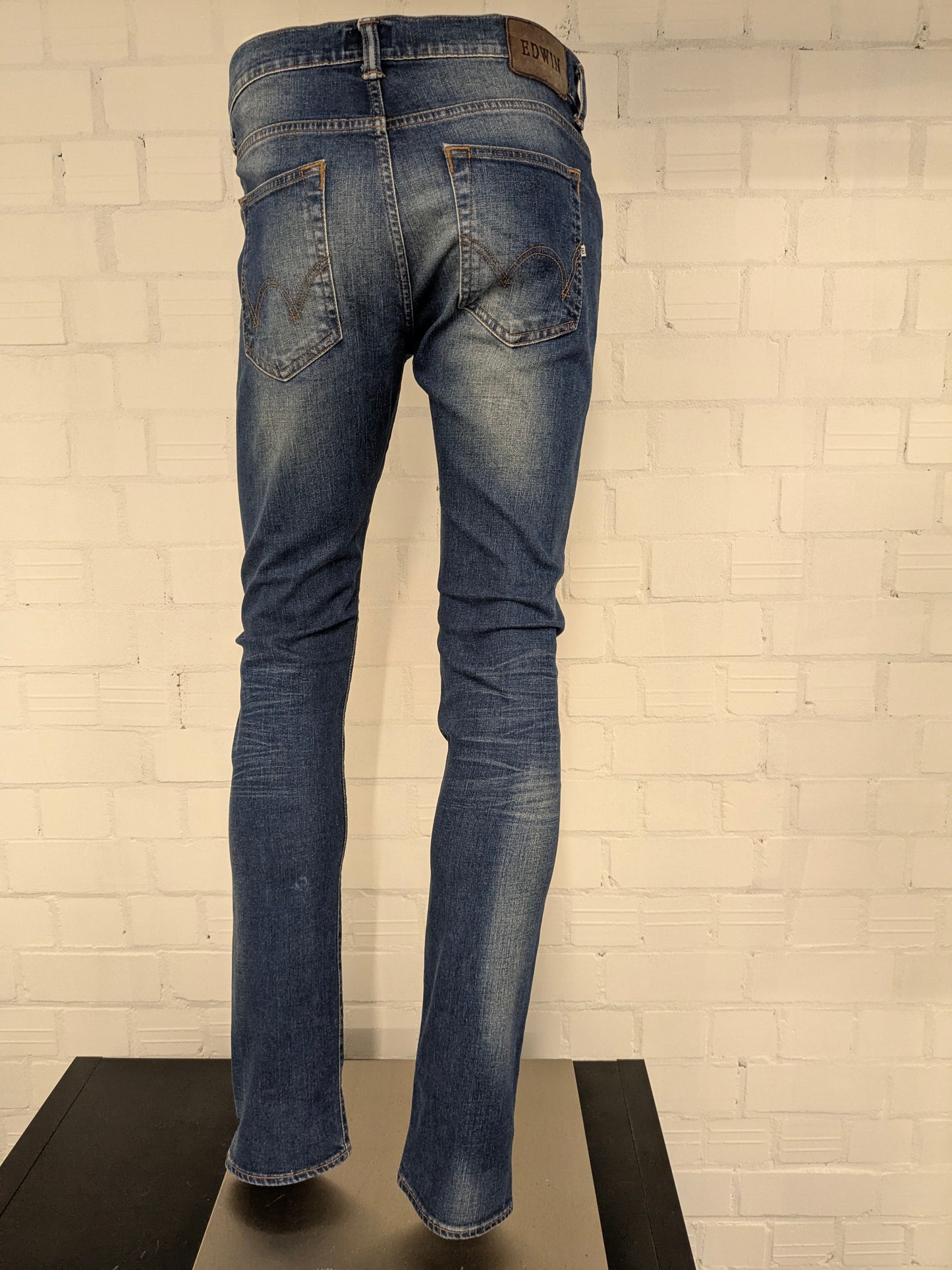 Edwin jeans. Blauw gekleurd. Maat W32 - L34. Slim Tappered.