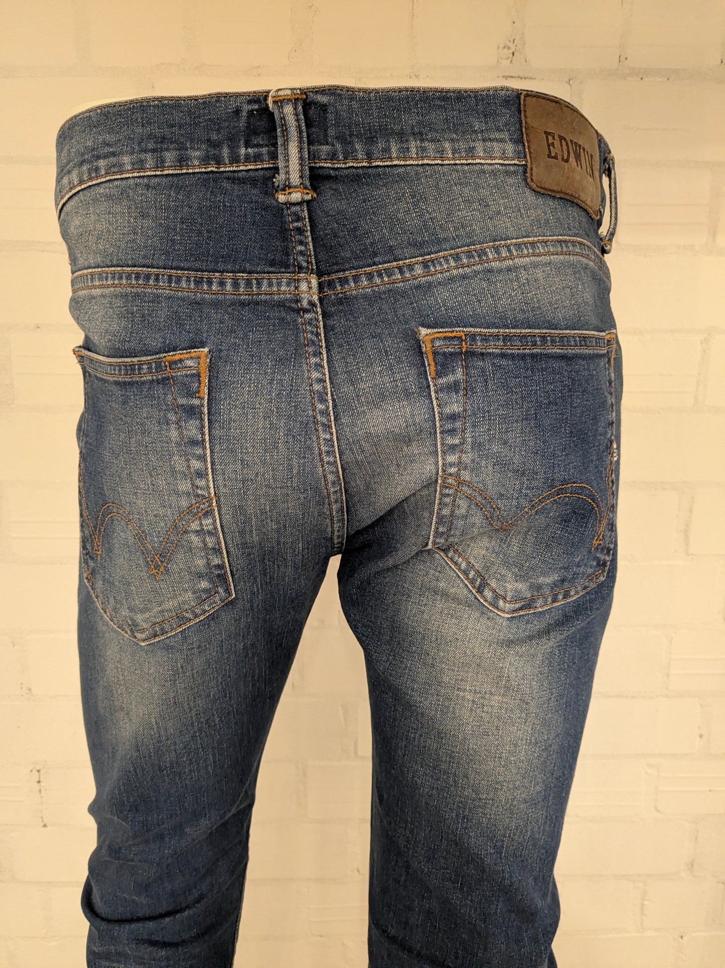 Edwin jeans. Blauw gekleurd. Maat W32 - L34. Slim Tappered.