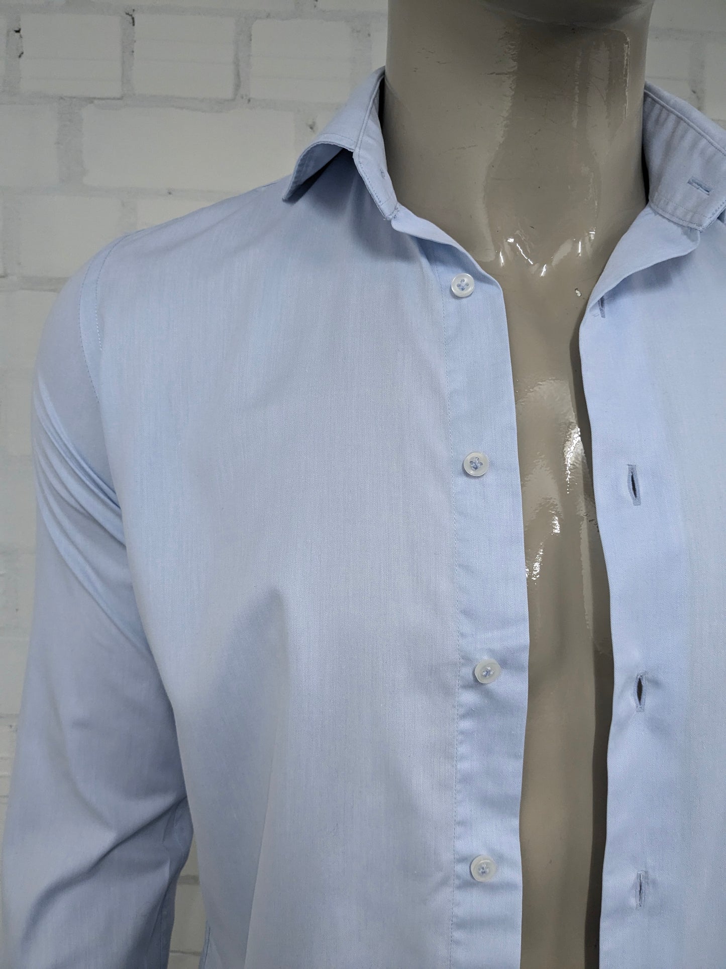 Profuomo overhemd. Licht Blauw gekleurd. Maat 37 / S. slim fit.