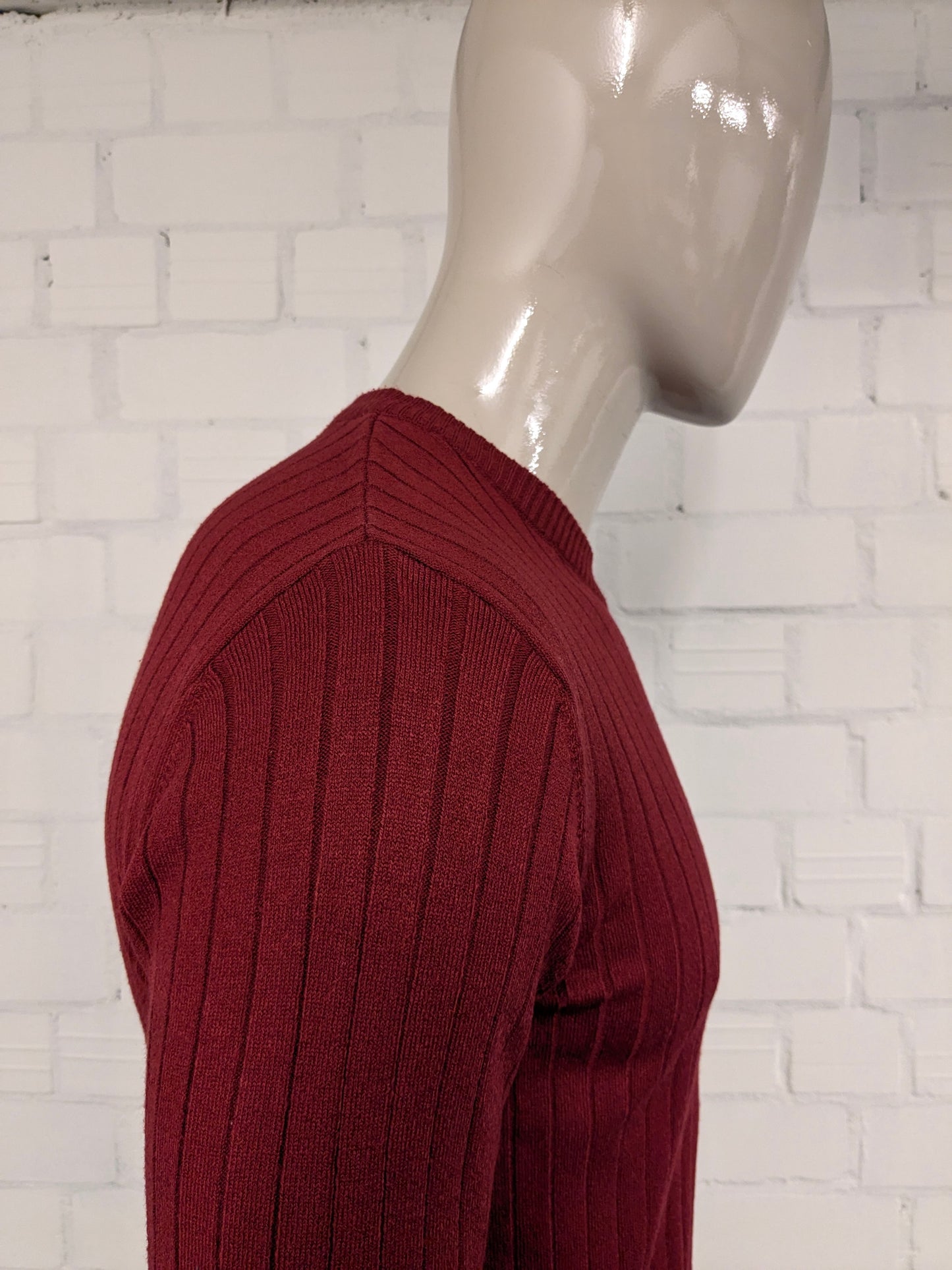 Cerace -Pullover mit Ellbogenflecken. Rot gestreiftes Motiv. Größe M.