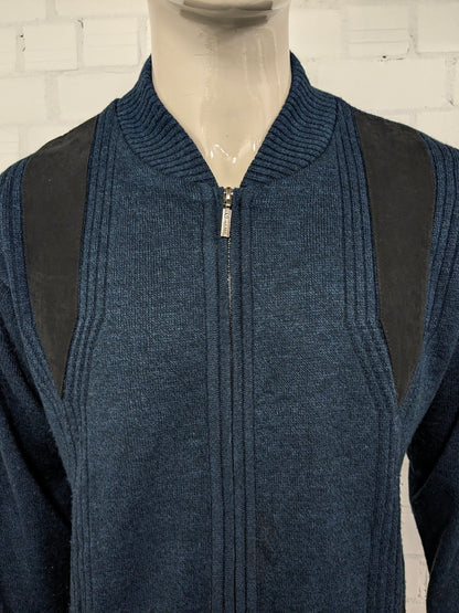 Vintage vest met zakken en Suede look applicaties. Donker Blauw gemêleerd. Maat 2XL / XXL.