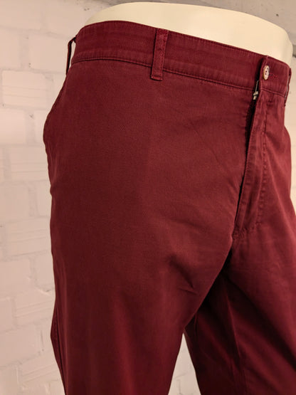 Meyer & Meyer broek / pantalon. Rood motief. Maat 58 / XXL - 2XL.