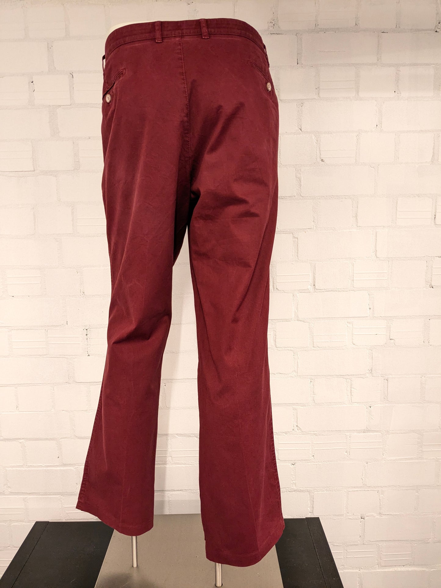 Meyer & Meyer broek / pantalon. Rood motief. Maat 58 / XXL - 2XL.