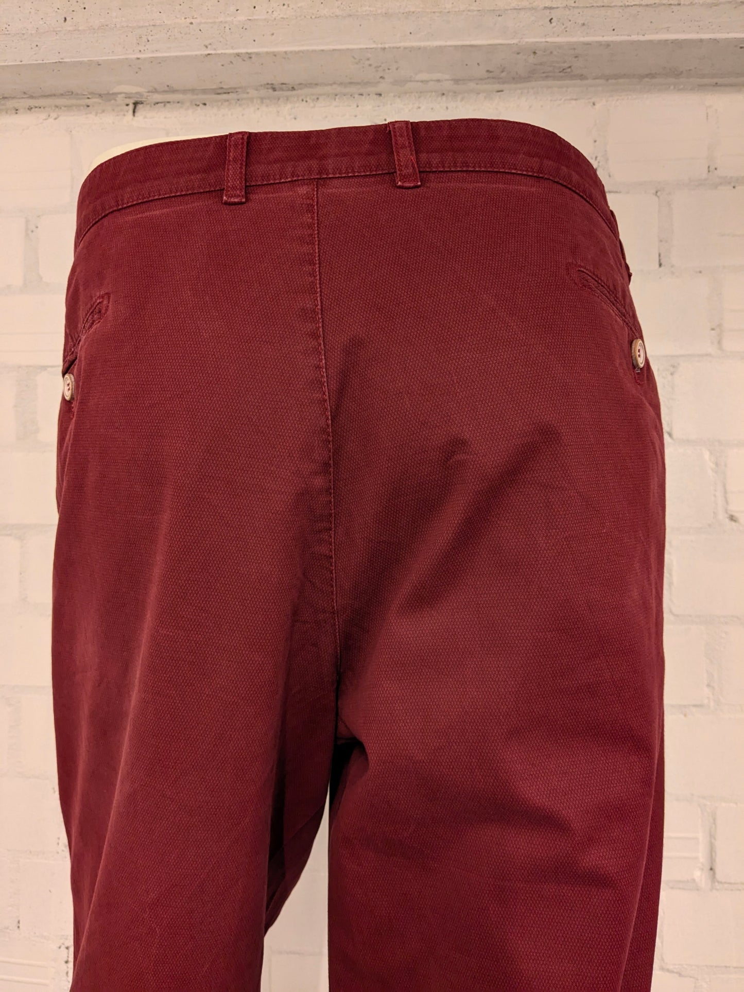 Meyer & Meyer broek / pantalon. Rood motief. Maat 58 / XXL - 2XL.