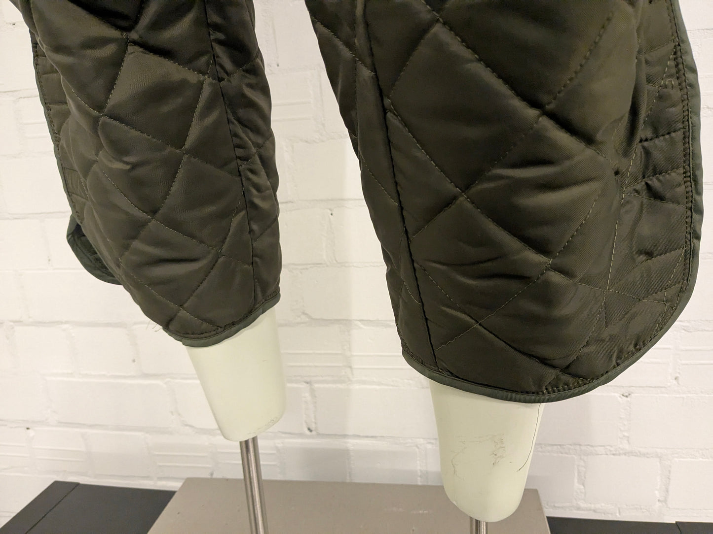 Army / Leger gewatteerde / padded 3/4e broek met klittenbandsluiting. Groen gekleurd. Maat S.