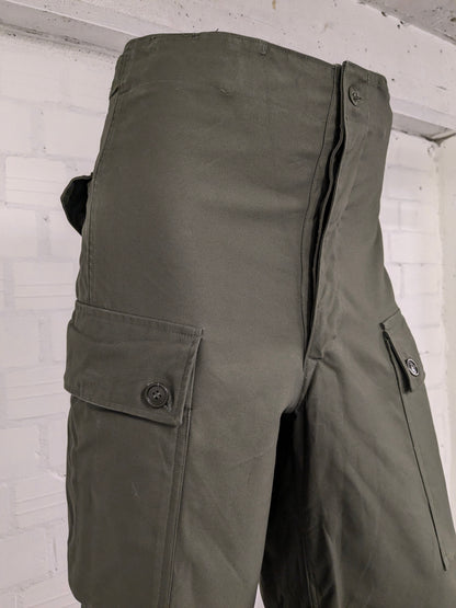 Army / Leger High Waist Cargo broek. Donker Groen gekleurd. licht gevoerd. Maat M. (1975)