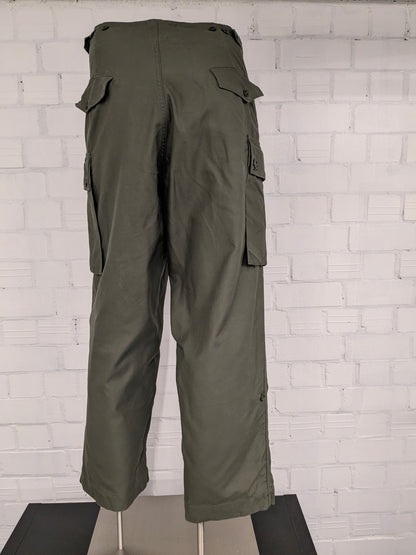 Army / Leger High Waist Cargo broek. Donker Groen gekleurd. licht gevoerd. Maat M. (1975)