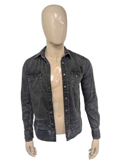 Nudie Jeans co spijkerstof overhemd met drukknopen. Faded Look. Donker Blauw gekleurd. Maat S.