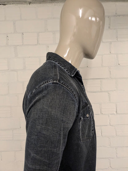 Nudie Jeans co spijkerstof overhemd met drukknopen. Faded Look. Donker Blauw gekleurd. Maat S.