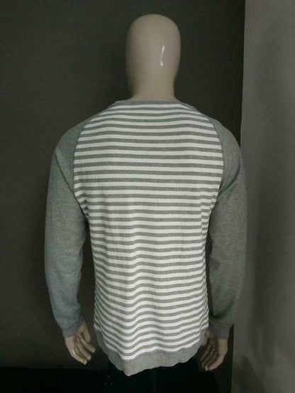 Penguin sweater. Gray white striped motif. Size L / XL