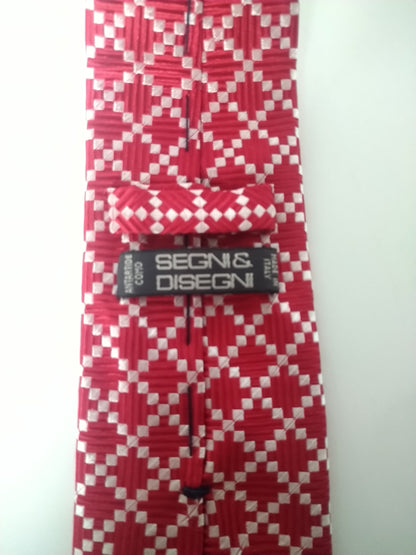 Segni & Diseuyi Tie. Motivo blanco rojo. 100% de seda.