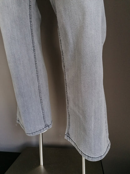 Jean Zoi Denim. Couleur grise. S'étirer. Taille W34 - L30