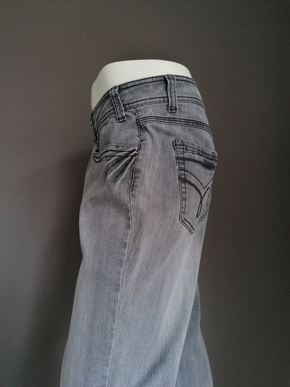 Jean Zoi Denim. Couleur grise. S'étirer. Taille W34 - L30