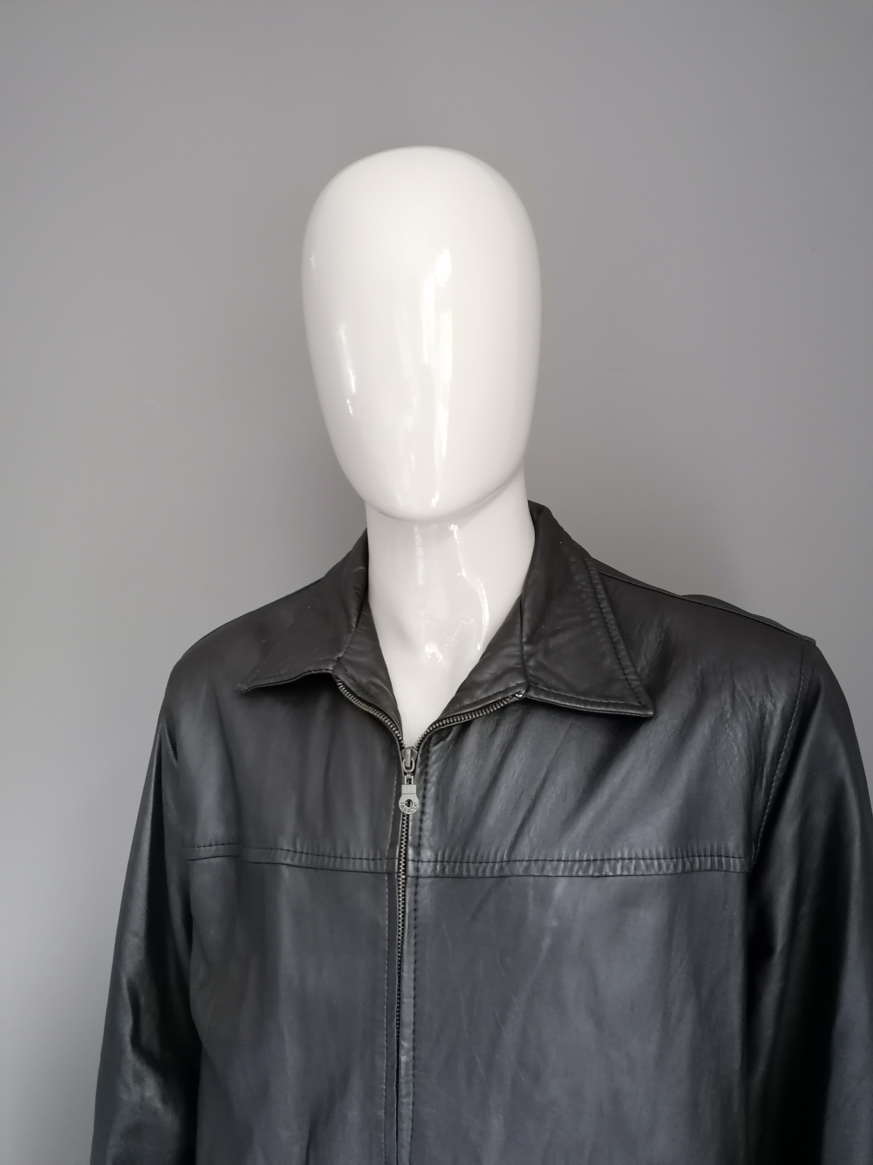 Inter Cuir leather jacket with zipper. Brown colored. Size XXL