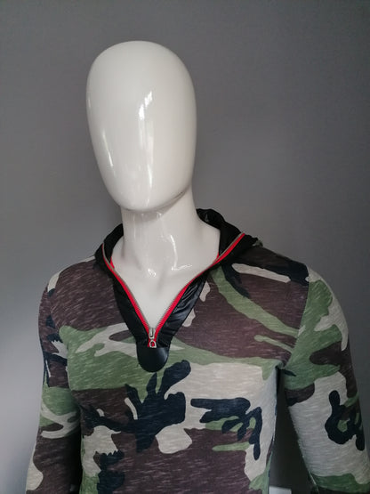 Eksi Bir Longsleeve with hood. Camouflage print. Size M / S