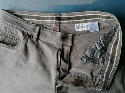 Hiltl broek. Licht Bruin motief. Maat 54 / L. Type ZE500. Stretch.