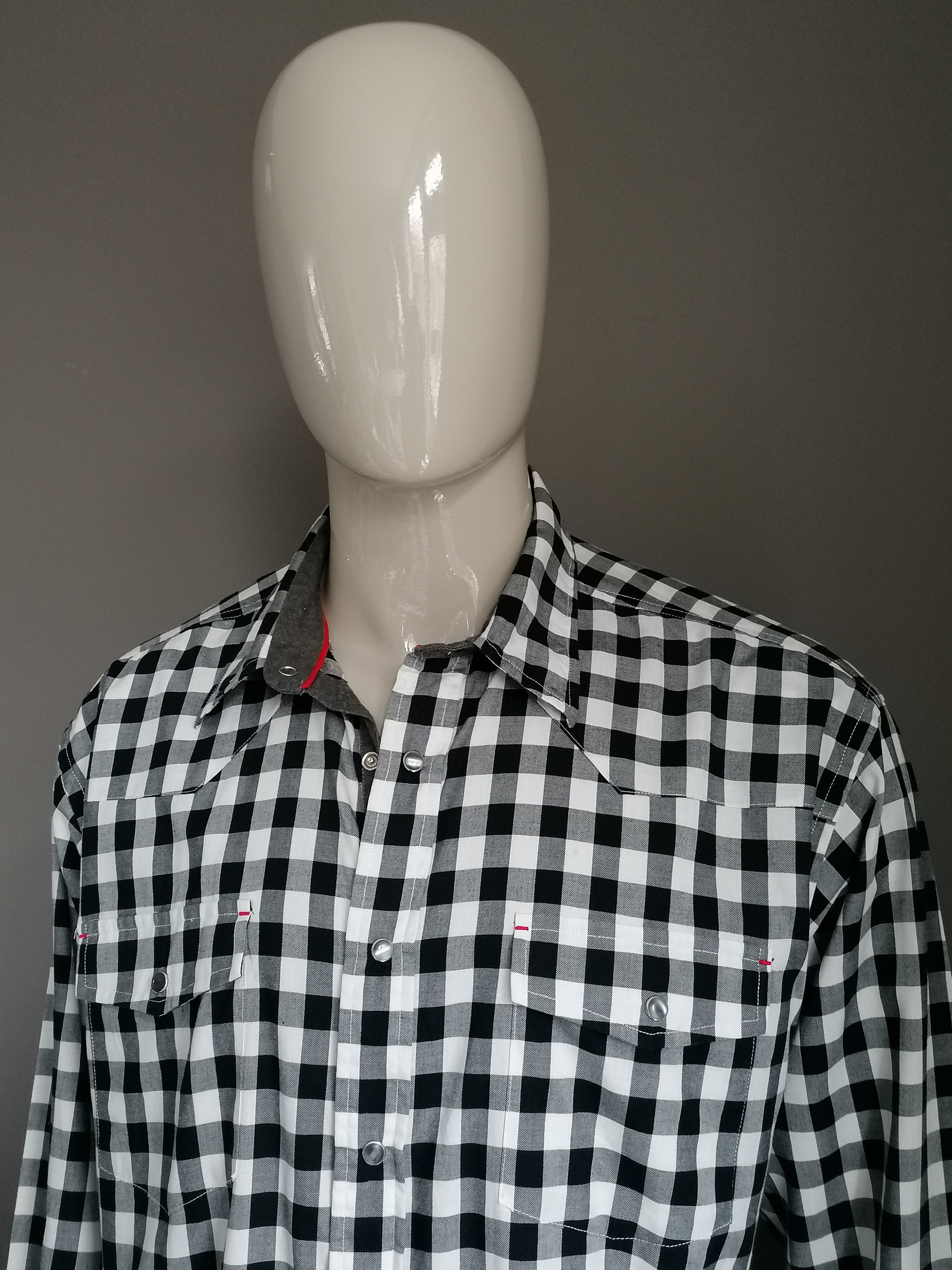 Tommy Hilfiger overhemd met drukknopen. Zwart Wit geblokt. Maat XL. EcoGents