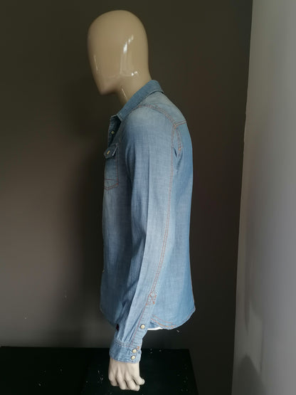 Rempille jeans / chemise en jean avec goujons de presse. Couleur bleue. Taille L.