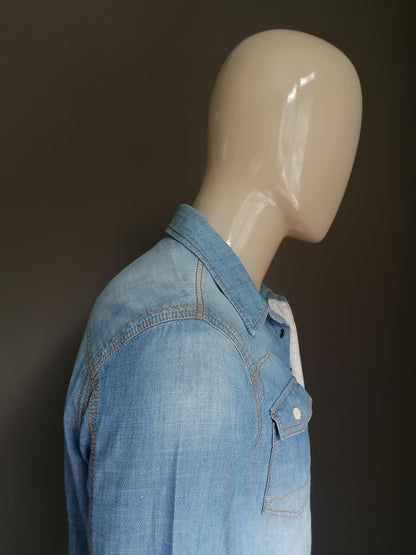 Rempille jeans / chemise en jean avec goujons de presse. Couleur bleue. Taille L.