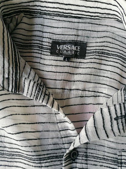 Vintage Versace Classic overhemd korte mouw. Zwart Wit gestreept. Maat L. 100% Viscose.