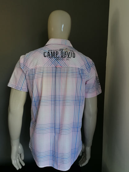 Camp David Shirt Sleeve. Rose violet bloqué avec des applications. Taille L. ajustement régulier.