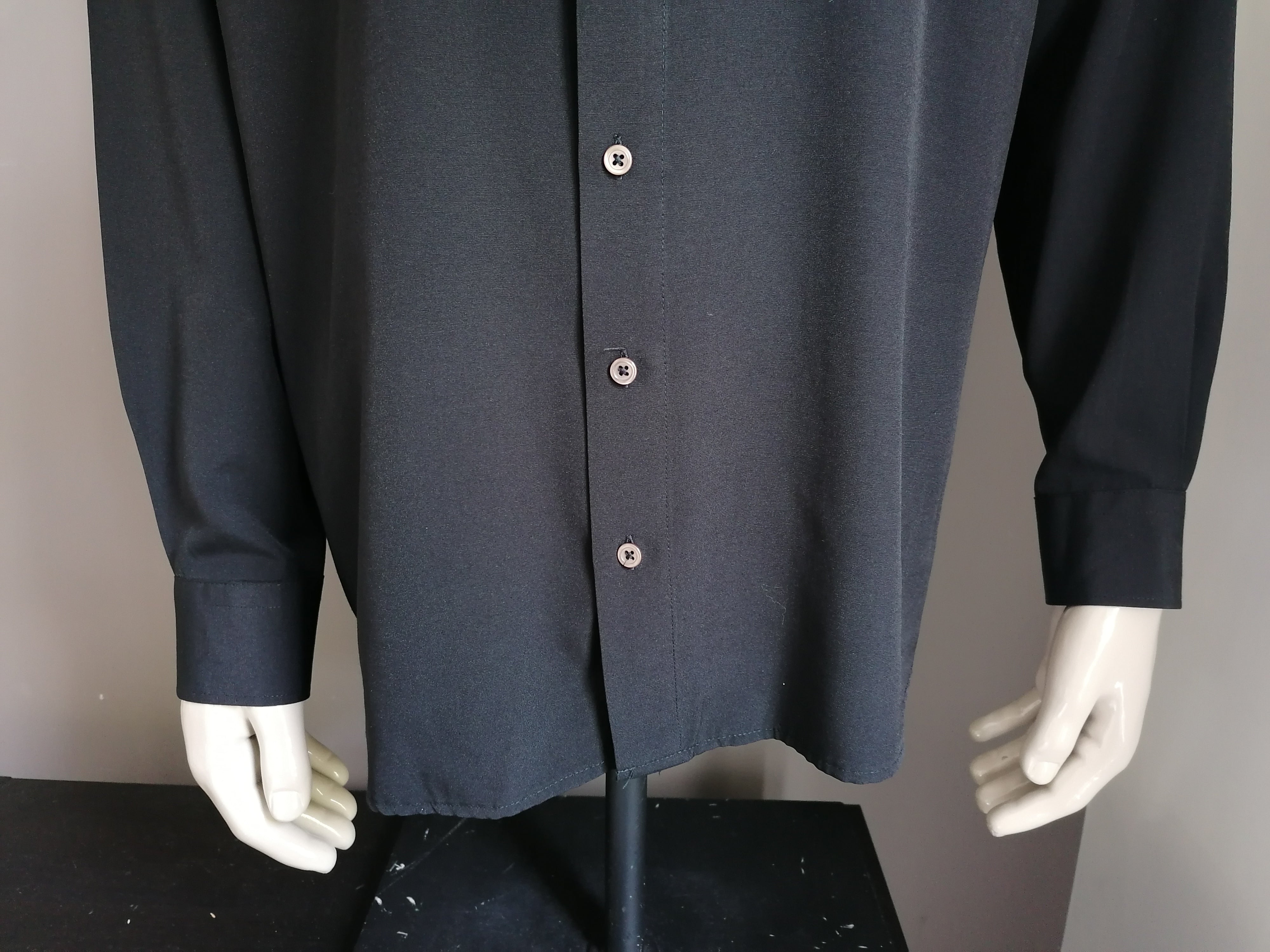 Vintage Canda shirt. Black colored. Size XL / XXL. 65% viscose & 35%  polyester.