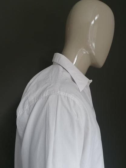 Chemise Perry Ellis. Blanc. Taille 42 / L. 65% de coton et 35% de polyester.