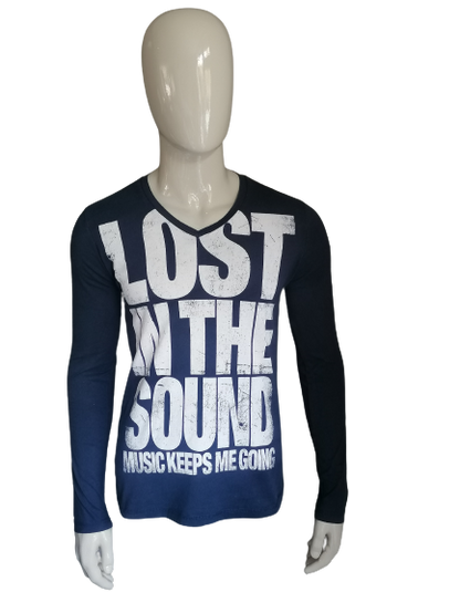 Tom Tailor Longsleeve with V-neck. Dark blue with print. Size S.