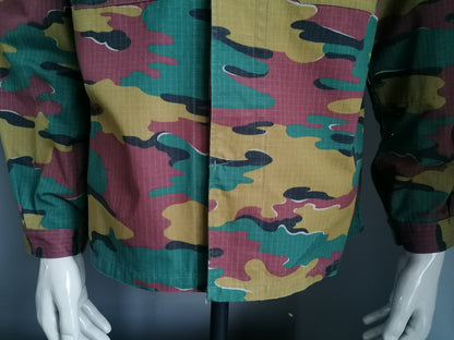 Camicia vintage dell'esercito / esercito, Belgio. Stampa dell'esercito marrone verde. Taglia L.