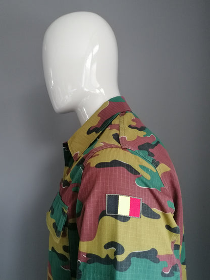 Camicia vintage dell'esercito / esercito, Belgio. Stampa dell'esercito marrone verde. Taglia L.