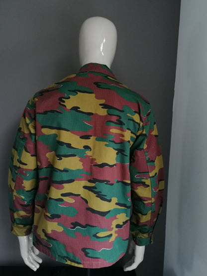 Camicia vintage dell'esercito / esercito, Belgio. Stampa dell'esercito marrone verde. Taglia L.