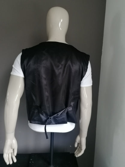 Gilet en cuir de chèvre avec goujons de presse. Couleur noire. Taille xl.