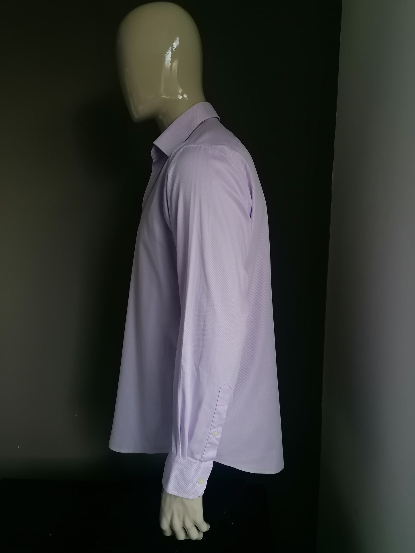 Tailor & Son shirt. Slightly purple striped. Size 41 / L.