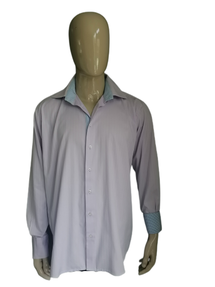 Shirt Avezzano. Rayé légèrement violet. Taille 44 / XL.