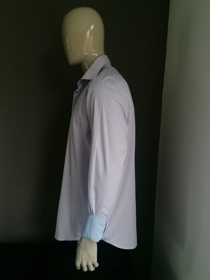 Shirt Avezzano. Rayé légèrement violet. Taille 44 / XL.