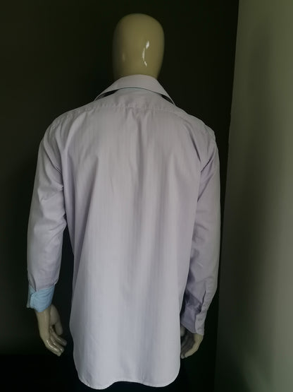 Shirt Avezzano. Rayé légèrement violet. Taille 44 / XL.