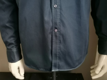 Chemise évidente. Couleur bleu foncé. Taille 41 / L.