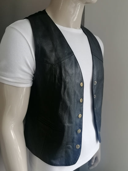 Gilet en cuir Studio Fashion avec goujons de presse. Couleur noire. Taille S.