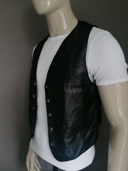 Gilet en cuir Studio Fashion avec goujons de presse. Couleur noire. Taille S.