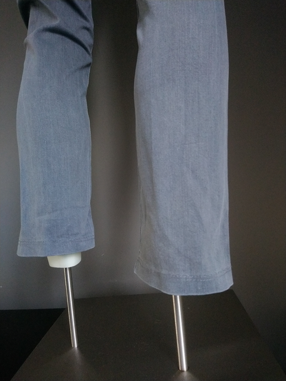 Vanguard jeans. Grijs gekleurd. Maat W33 - L26. (ingekort)