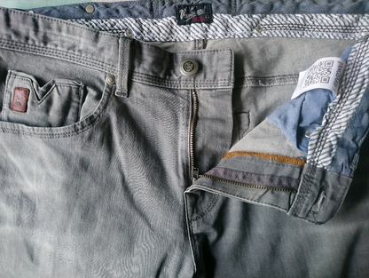 Vanguard jeans. Grijs gekleurd. Maat W33 - L26. (ingekort)